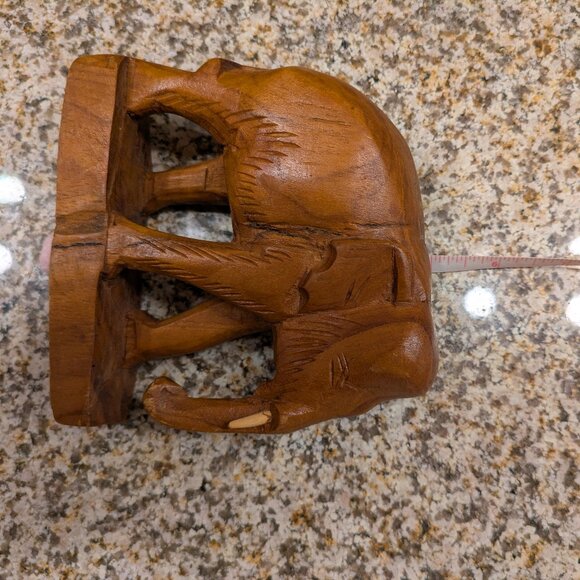 Vintage Small Wooden Elephant – Hand Carved, 5" Tall, Missing One Tusk - Picture 6 of 7